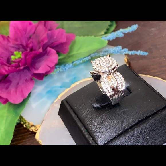 Gold & Silver Exquisite Rhinestone Solitaire Ring - Picture 3 of 11